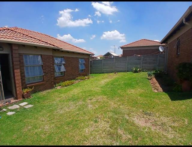 3 BEDROOM HOUSE FOR SALE IN OLIEVENHOUTBOSCH